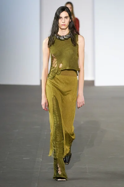 Look 10